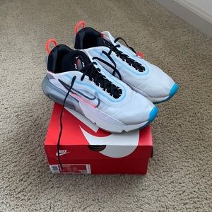 Nike Airmax 2090 women’s 11/men’s 9.5